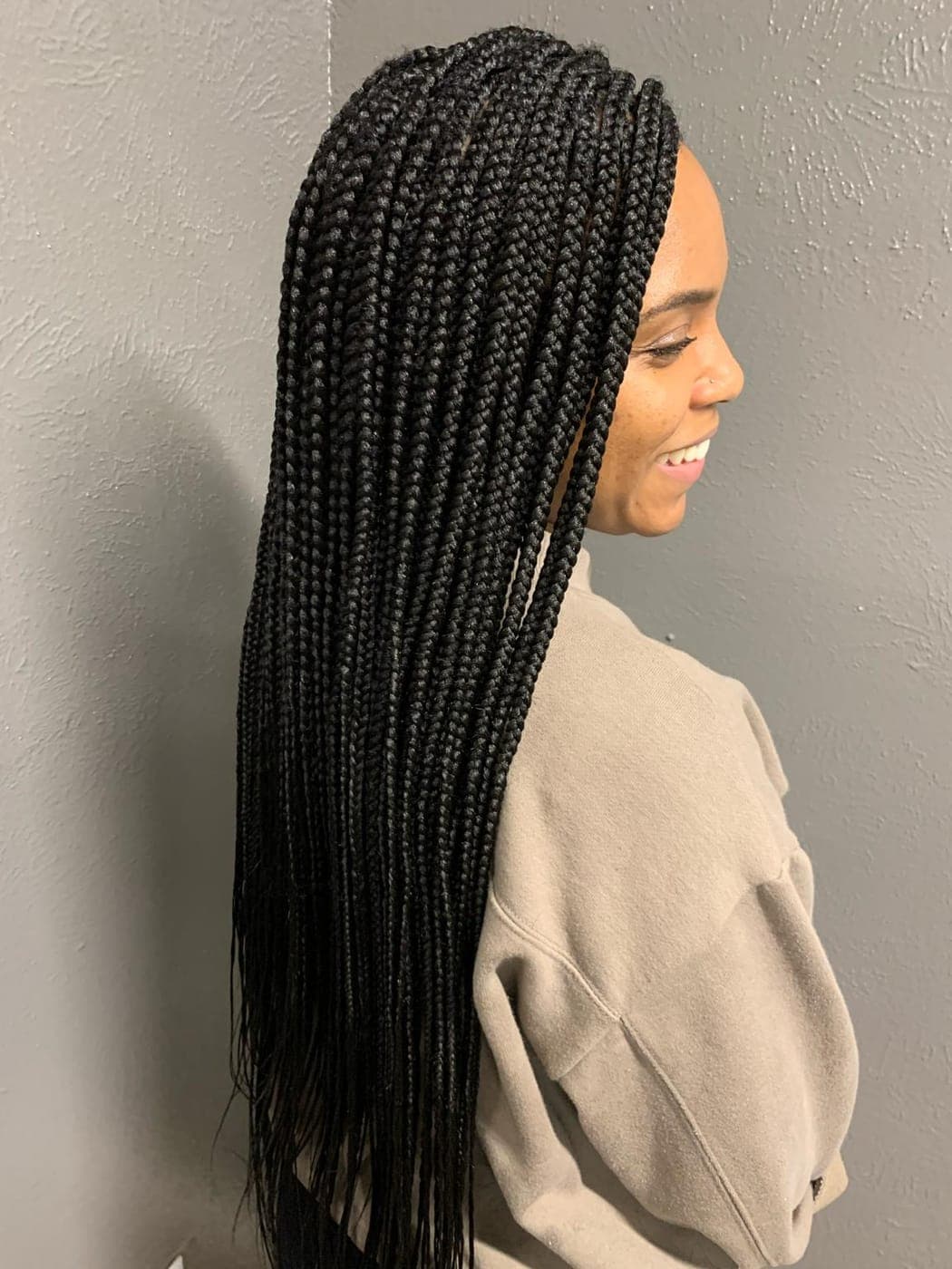 Long knotless braids at Pejah